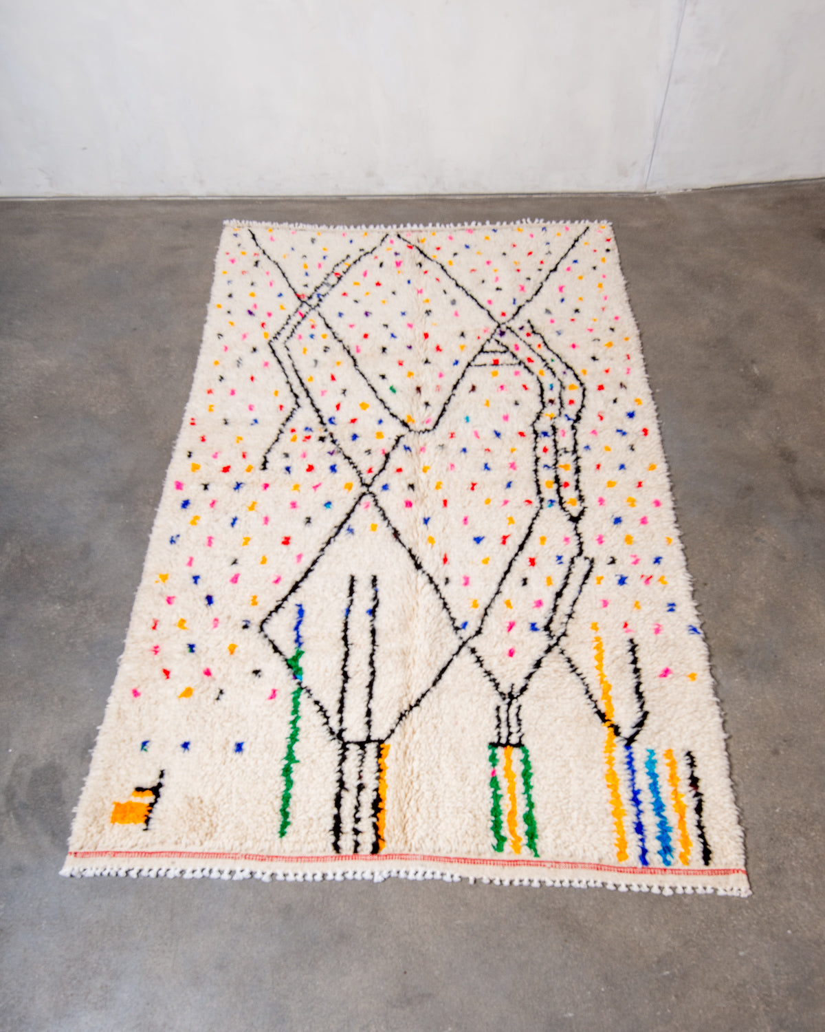 Modern designer handcrafted Berber rug from Morocco. Azilal rug with beautiful colours and patterns. Made of sheep’s wool and colourful cotton.